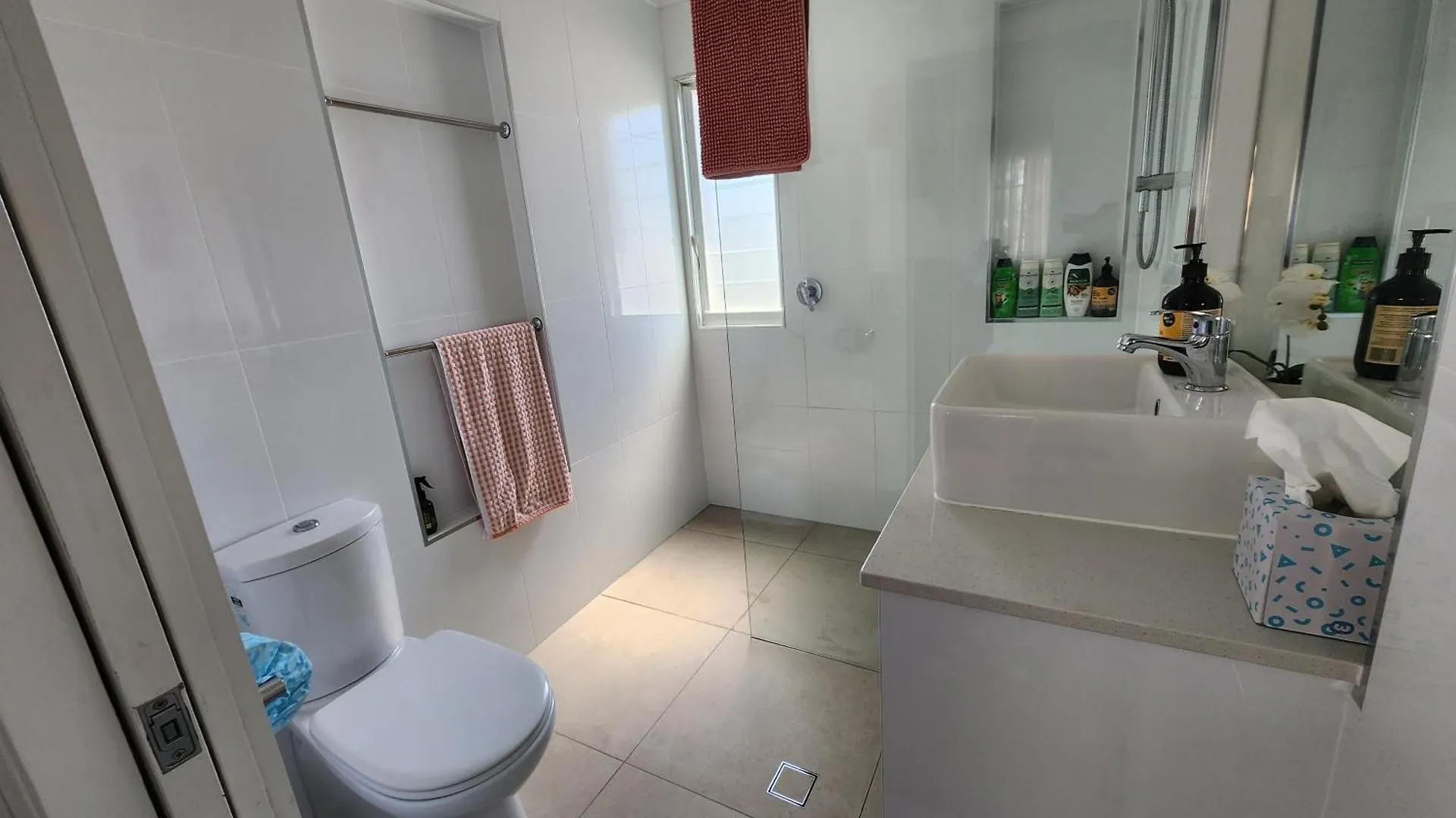 Oxley Mineral Pool & Private Home Suburbanstay Brisbane 0*,  Australia